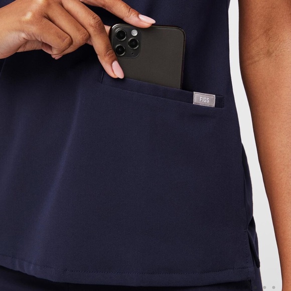 FIGS Casma Three-Pocket Scrub Navy Top - Picture 3 of 8